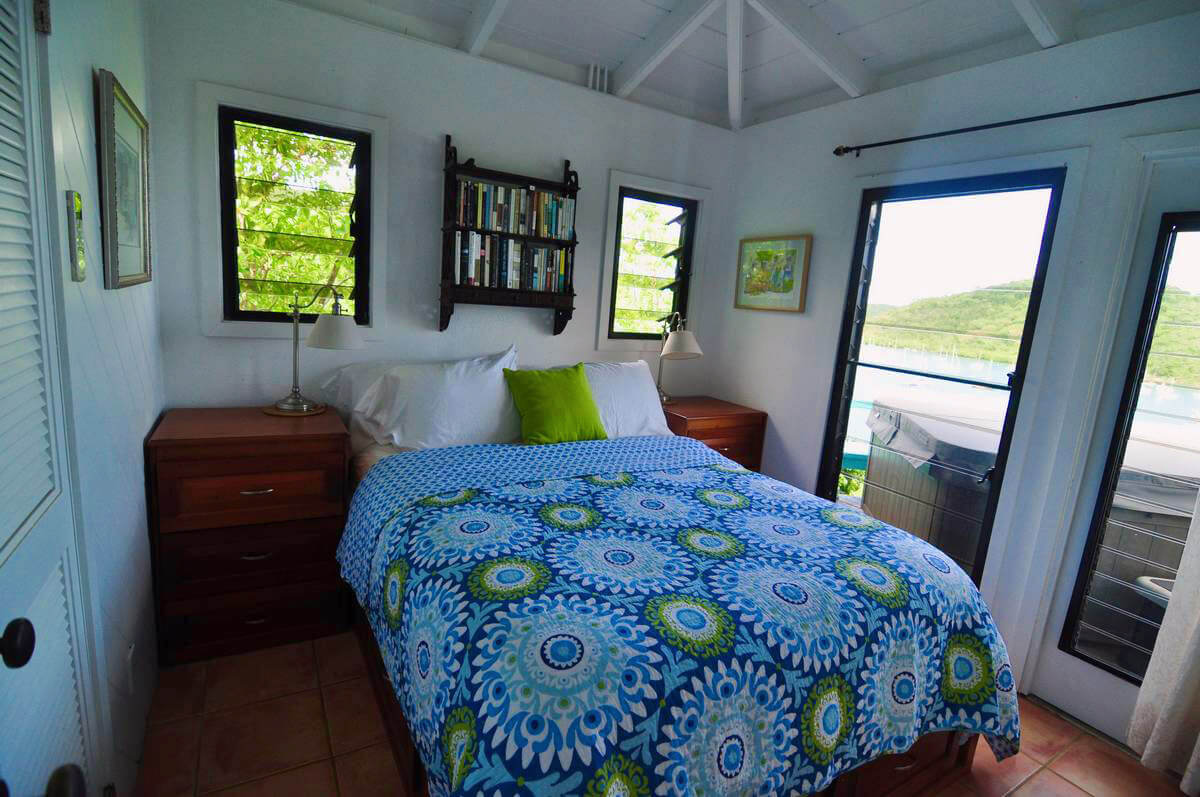 Queen bedroom